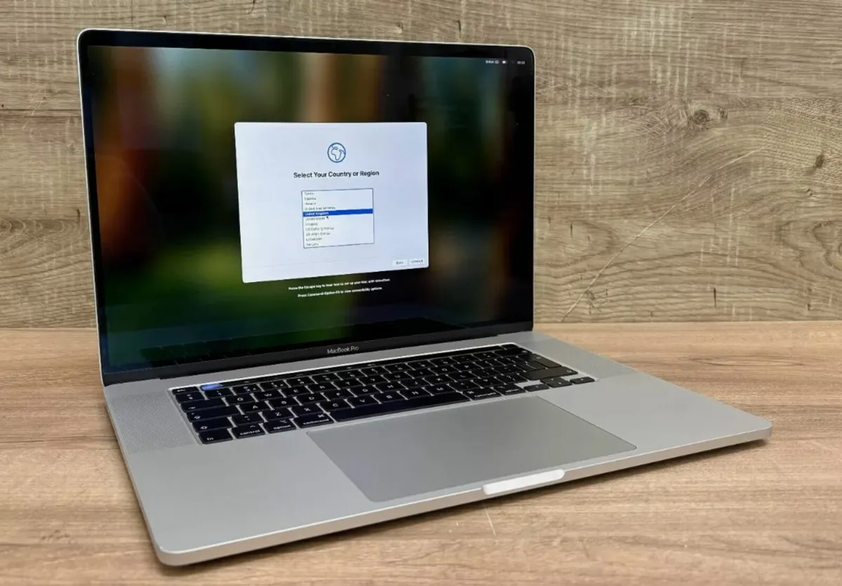2019 Apple MacBook Pro 16 A2141 i7-9750 32GB 500GB - Image 1