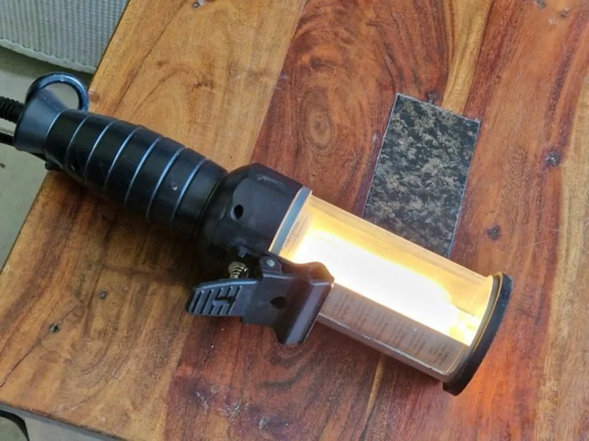 Duett 30 Work Lamp IP44 in Excellent Condition - Image 3