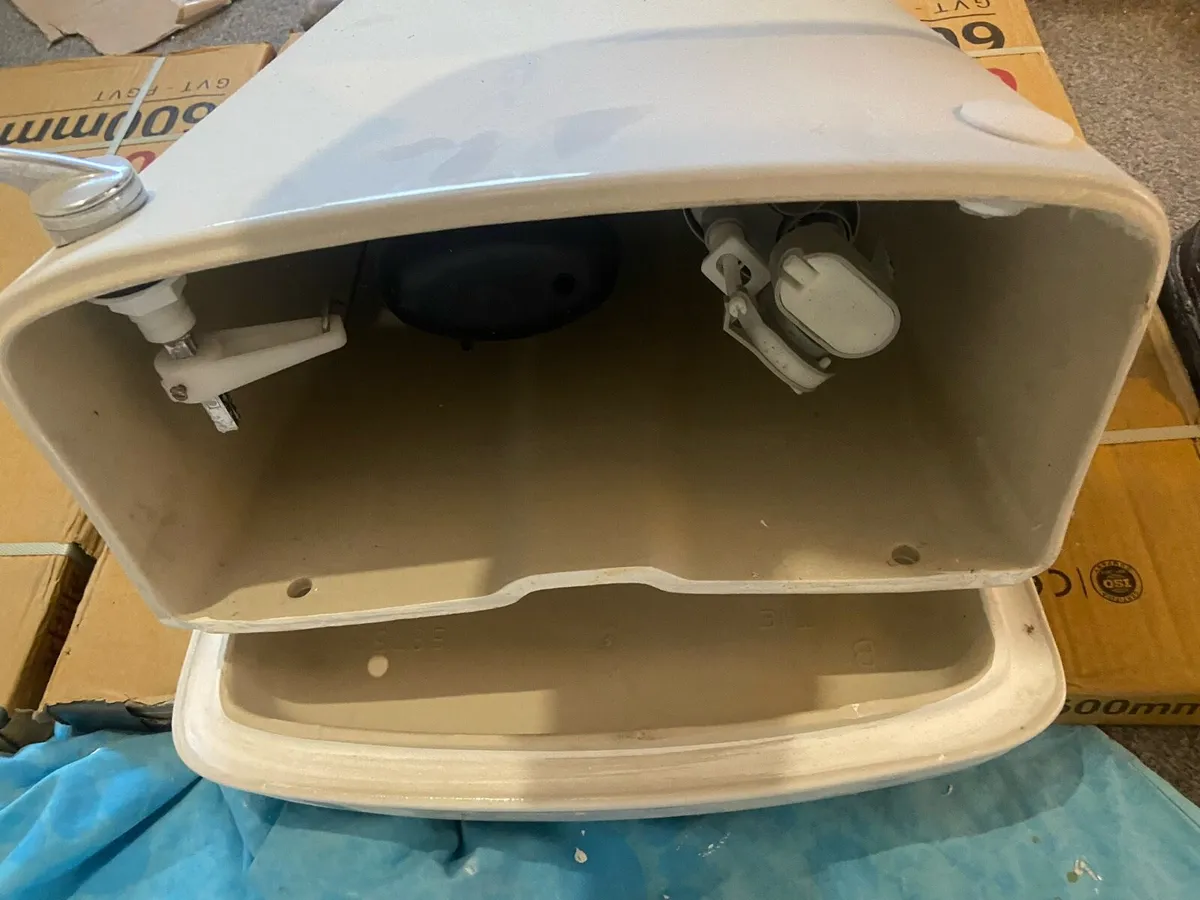 Toilet cistern - Image 2