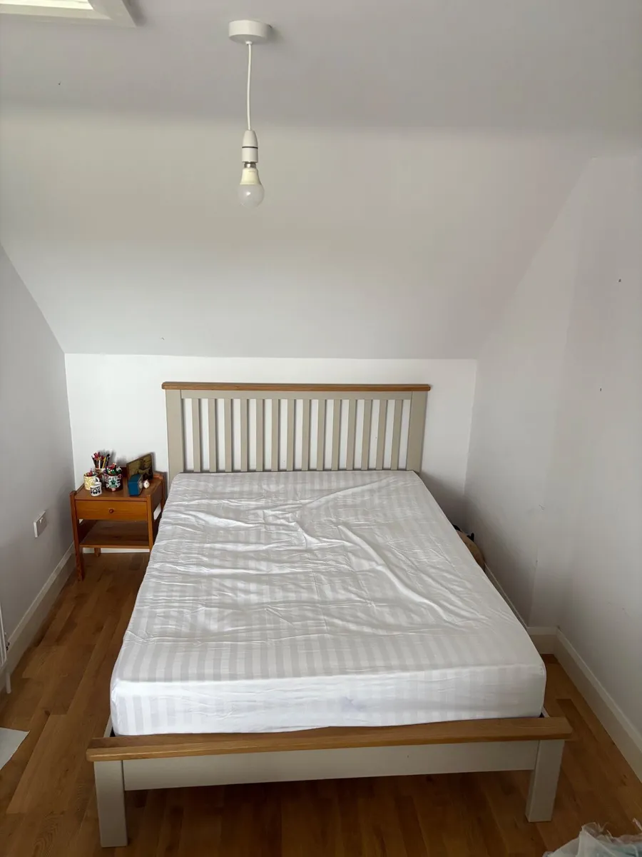 Queen size Bed - Image 2