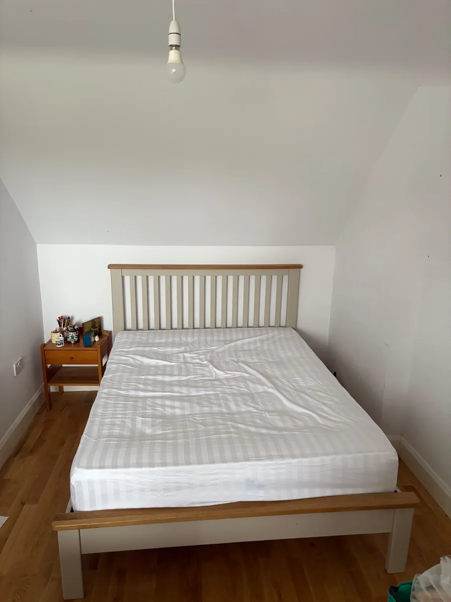 Queen size Bed - Image 3