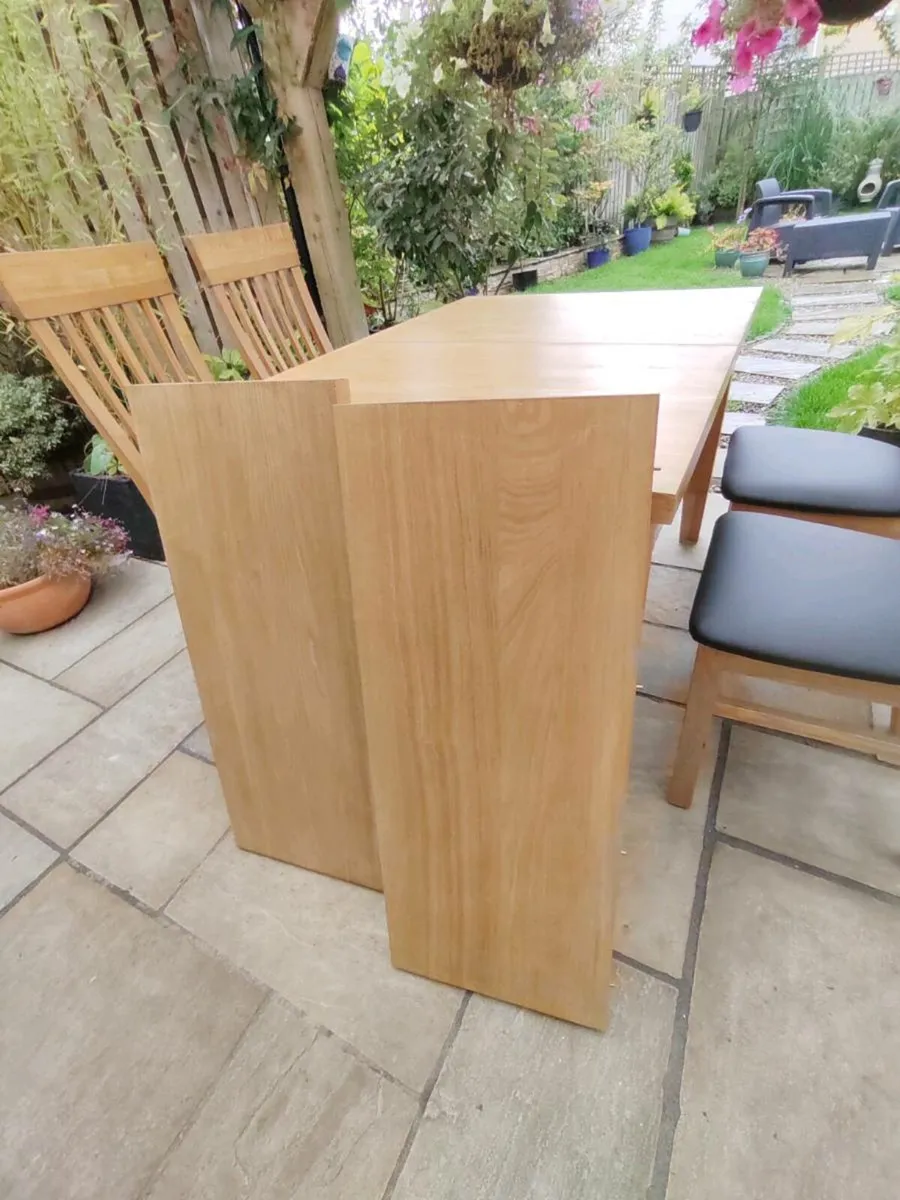 Oak table and chairs - Image 2