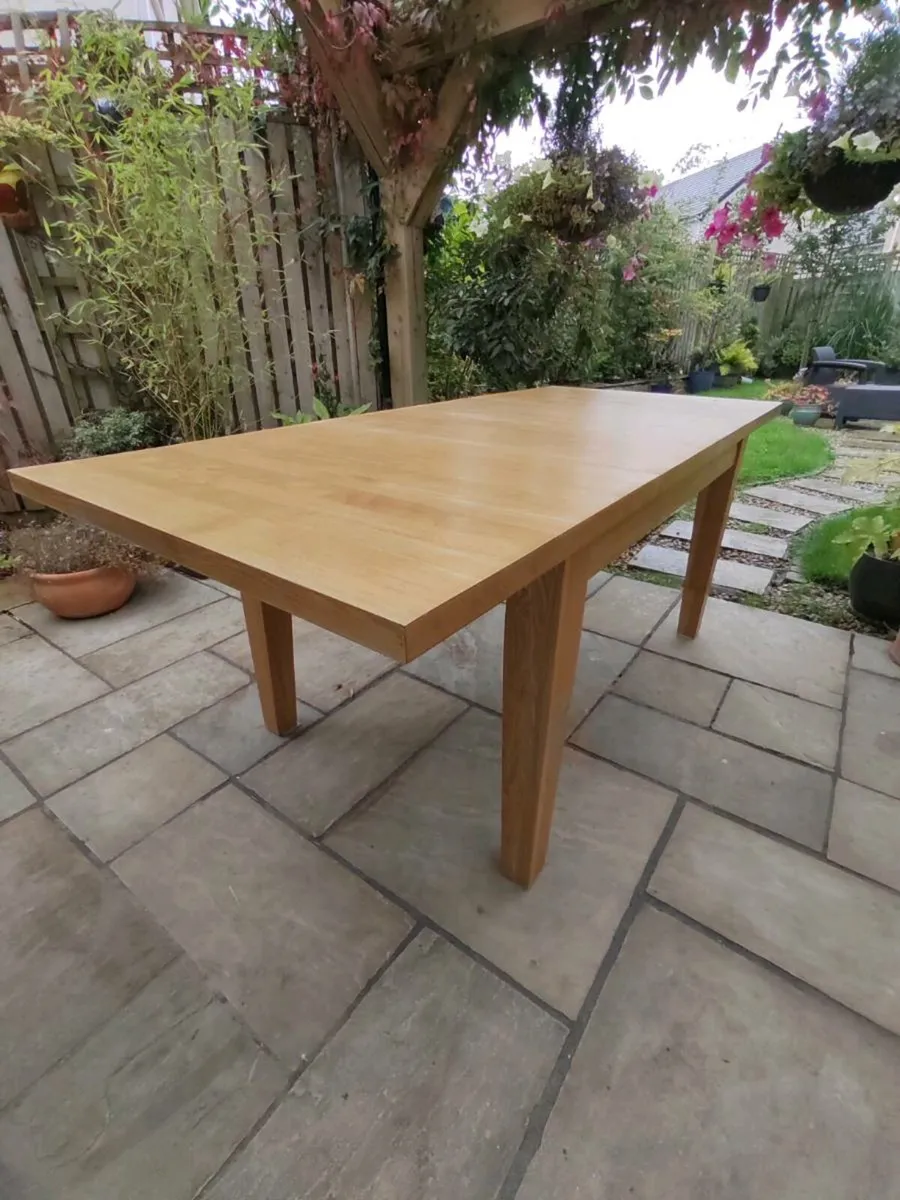 Oak table and chairs - Image 3