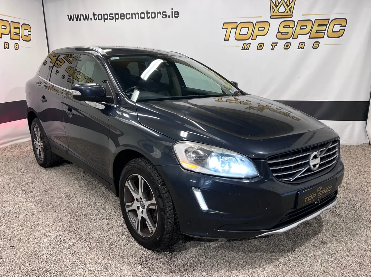 2012 Volvo XC60 Auto  R-Design - Image 4