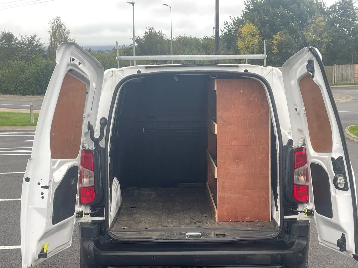 Van - Image 2