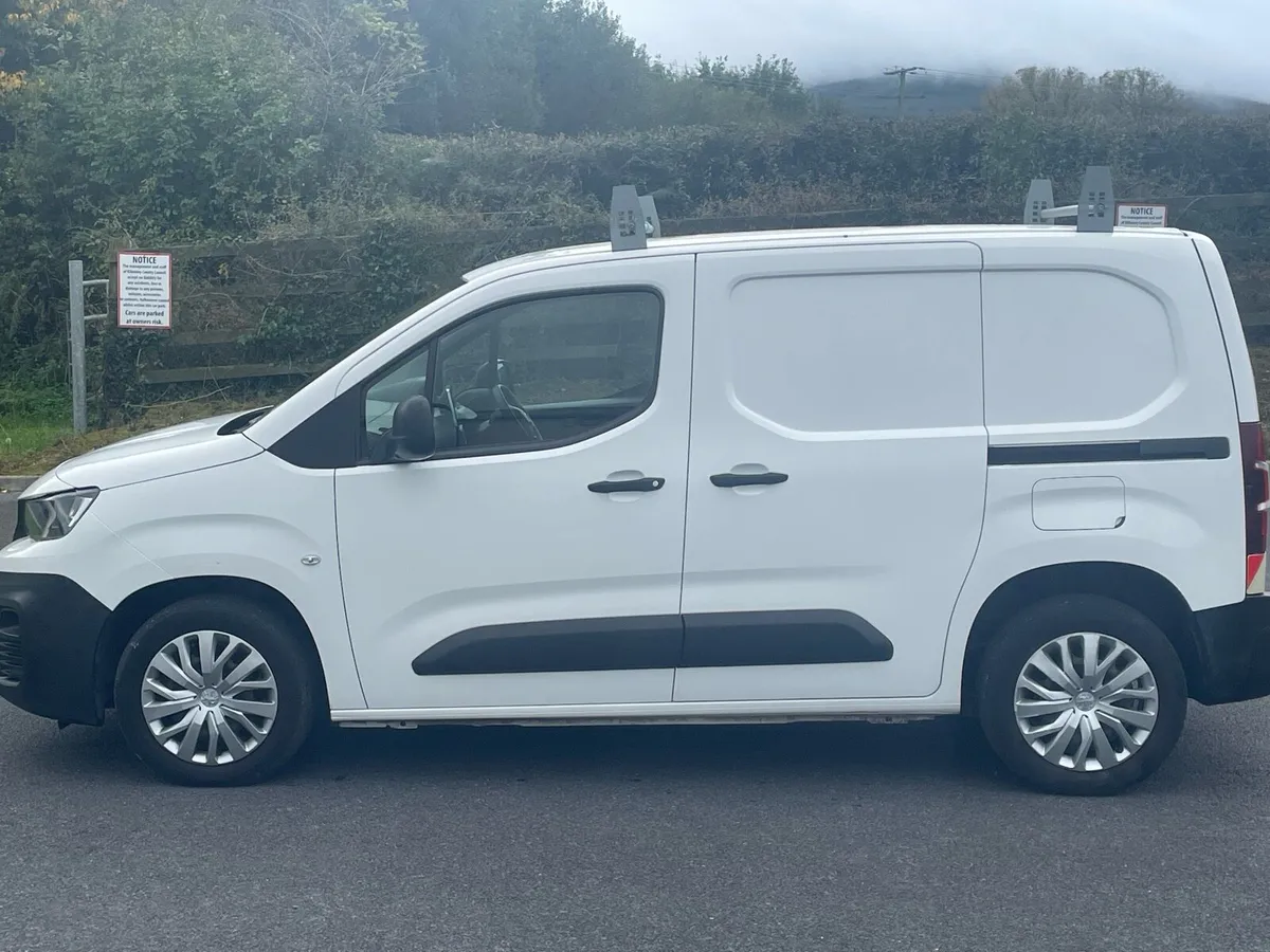 Van - Image 3