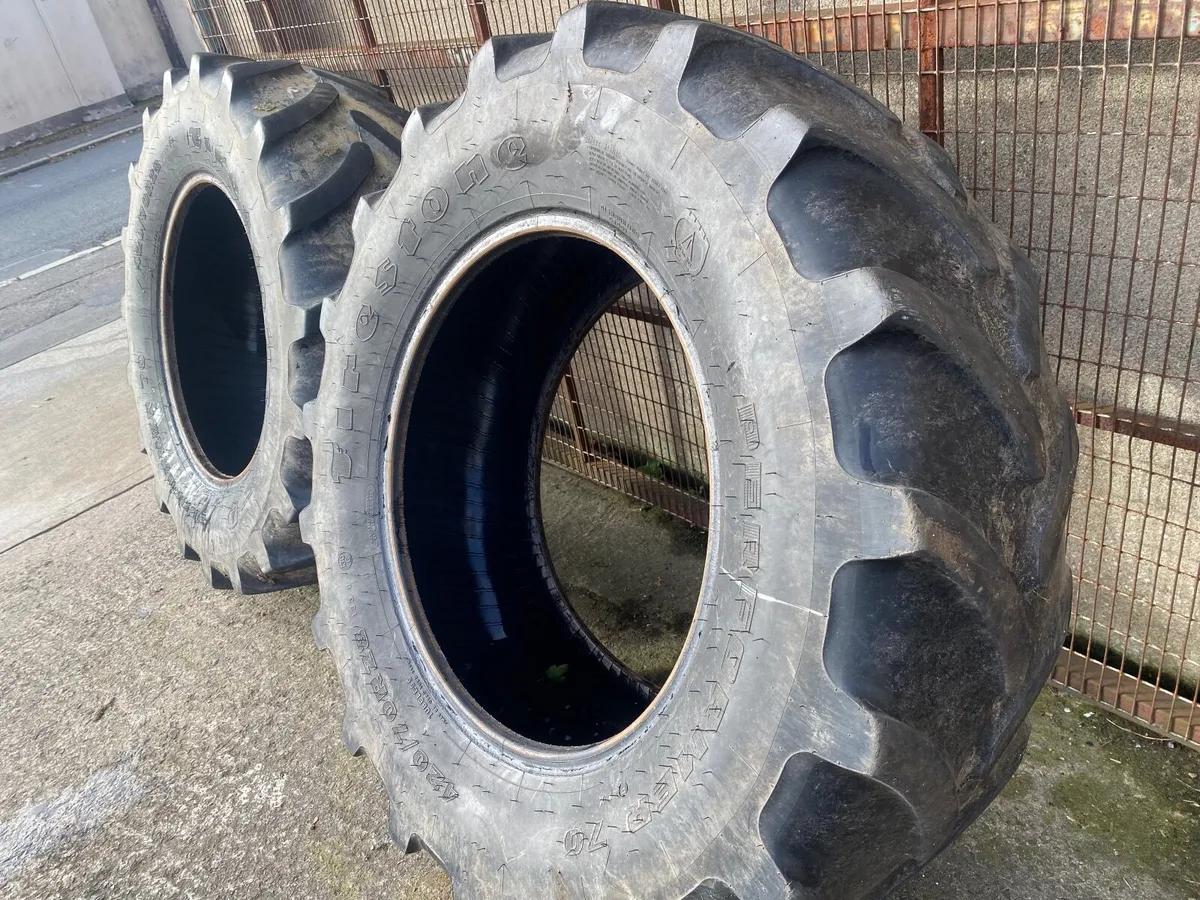 TRACTOR FRONT TYRES 420/70R28 FIRESTONE  RADIALS - Image 1