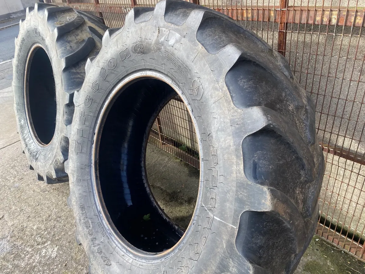 TRACTOR FRONT TYRES 420/70R28 FIRESTONE  RADIALS - Image 3
