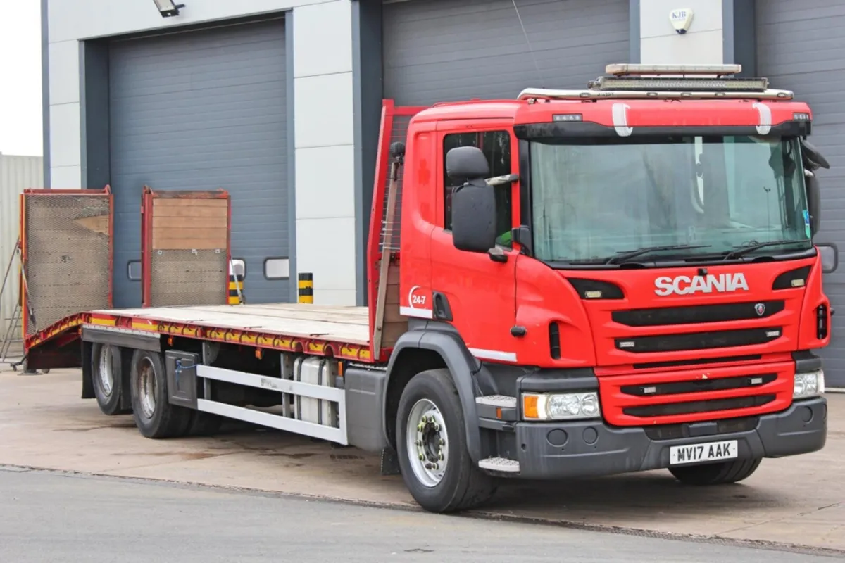 2017 SCANIA P320 6X2 BEAVERTAIL - Image 1