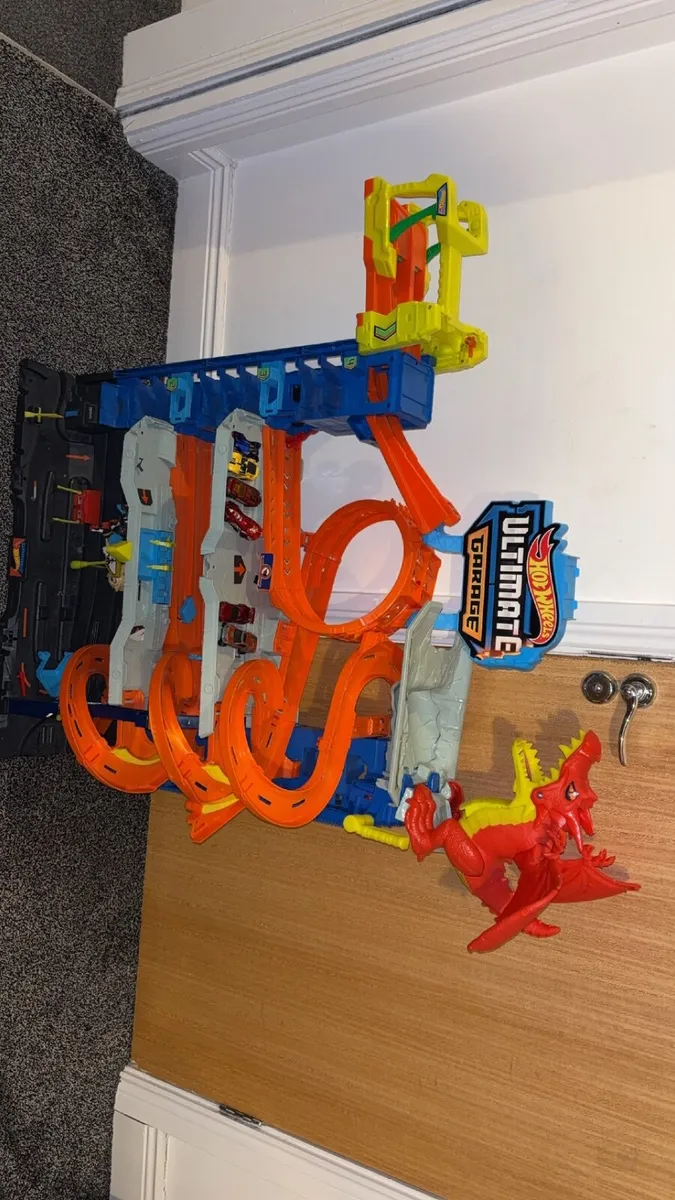 Hot wheels track
