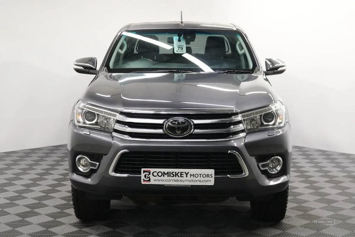 Toyota HiLux D-4d Invincible X - Image 2