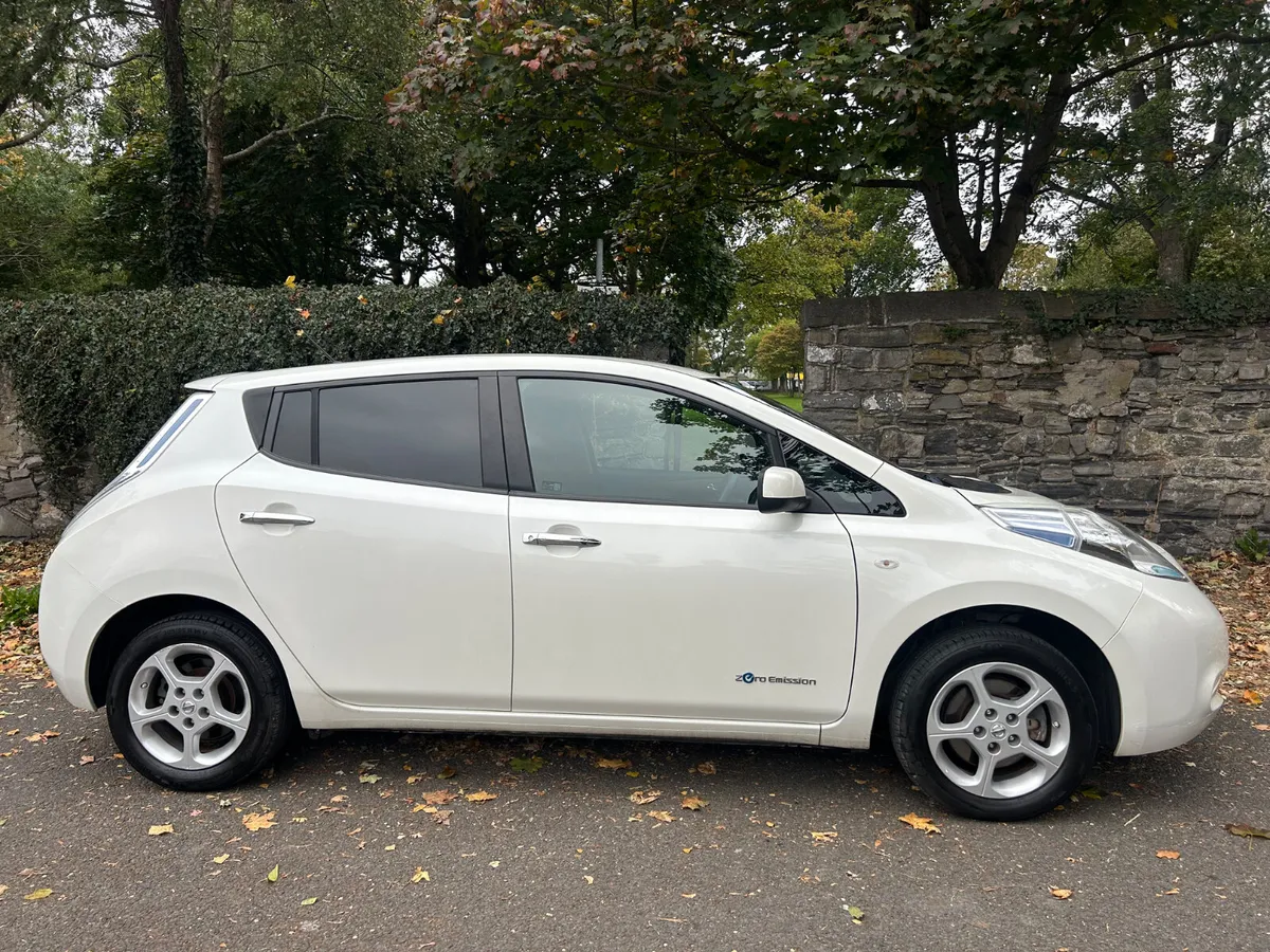2015 NISSAN LEAF SAT NAV PARKING CAMERA - Image 4