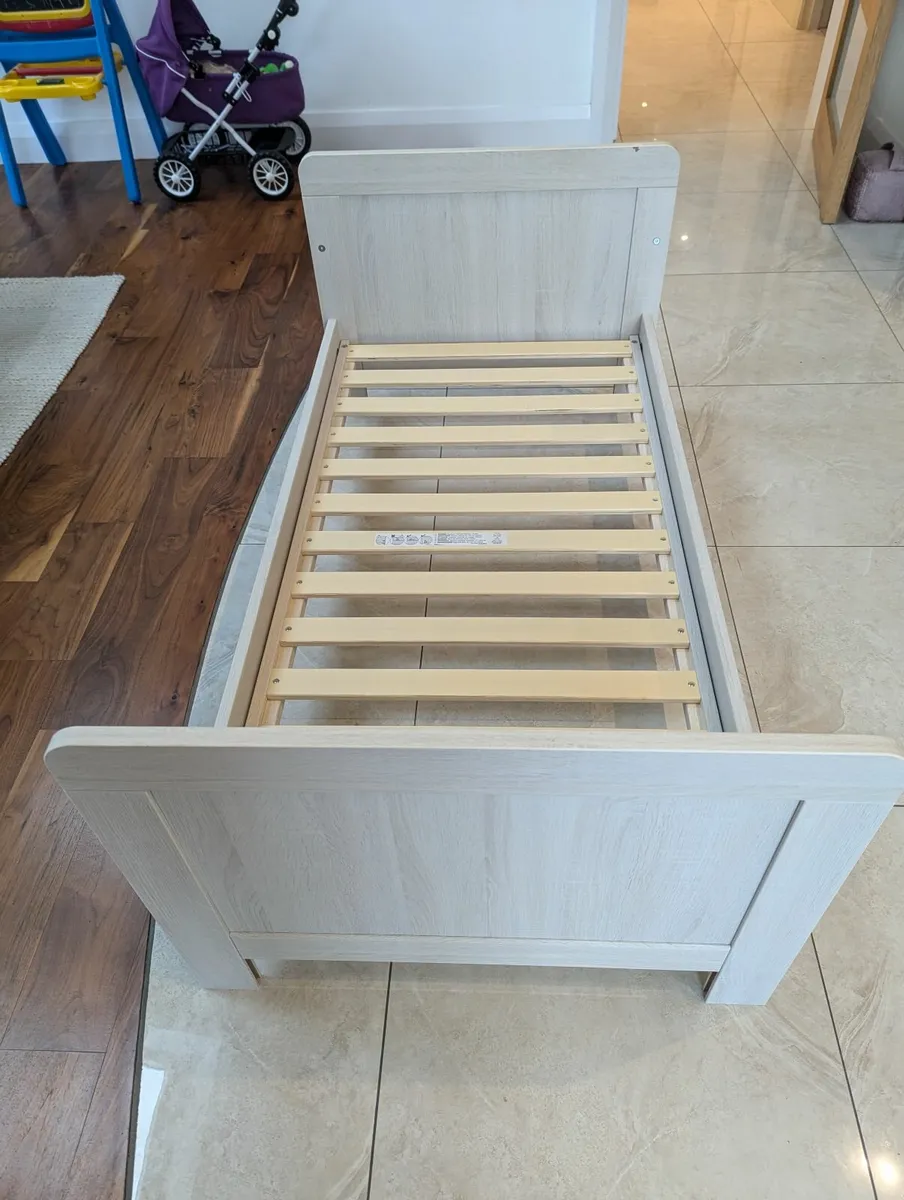 Junior bed - Image 2