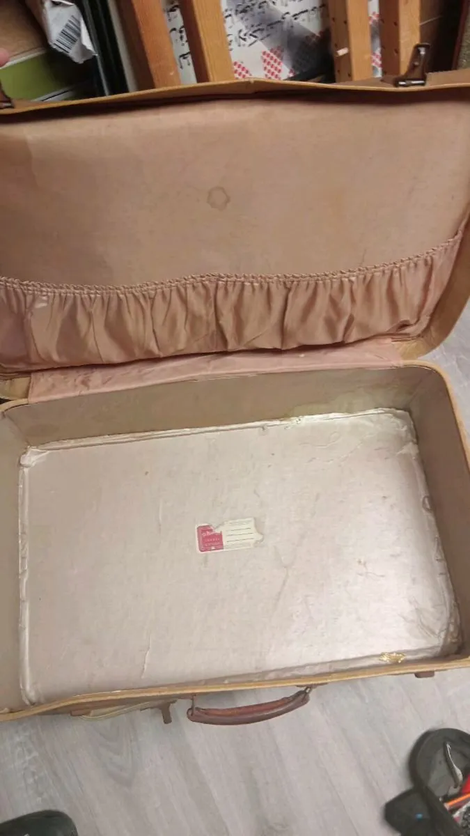 3 vinyl suitcases - Image 3