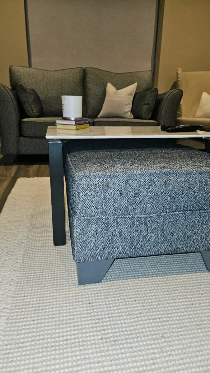 Couch - Image 2
