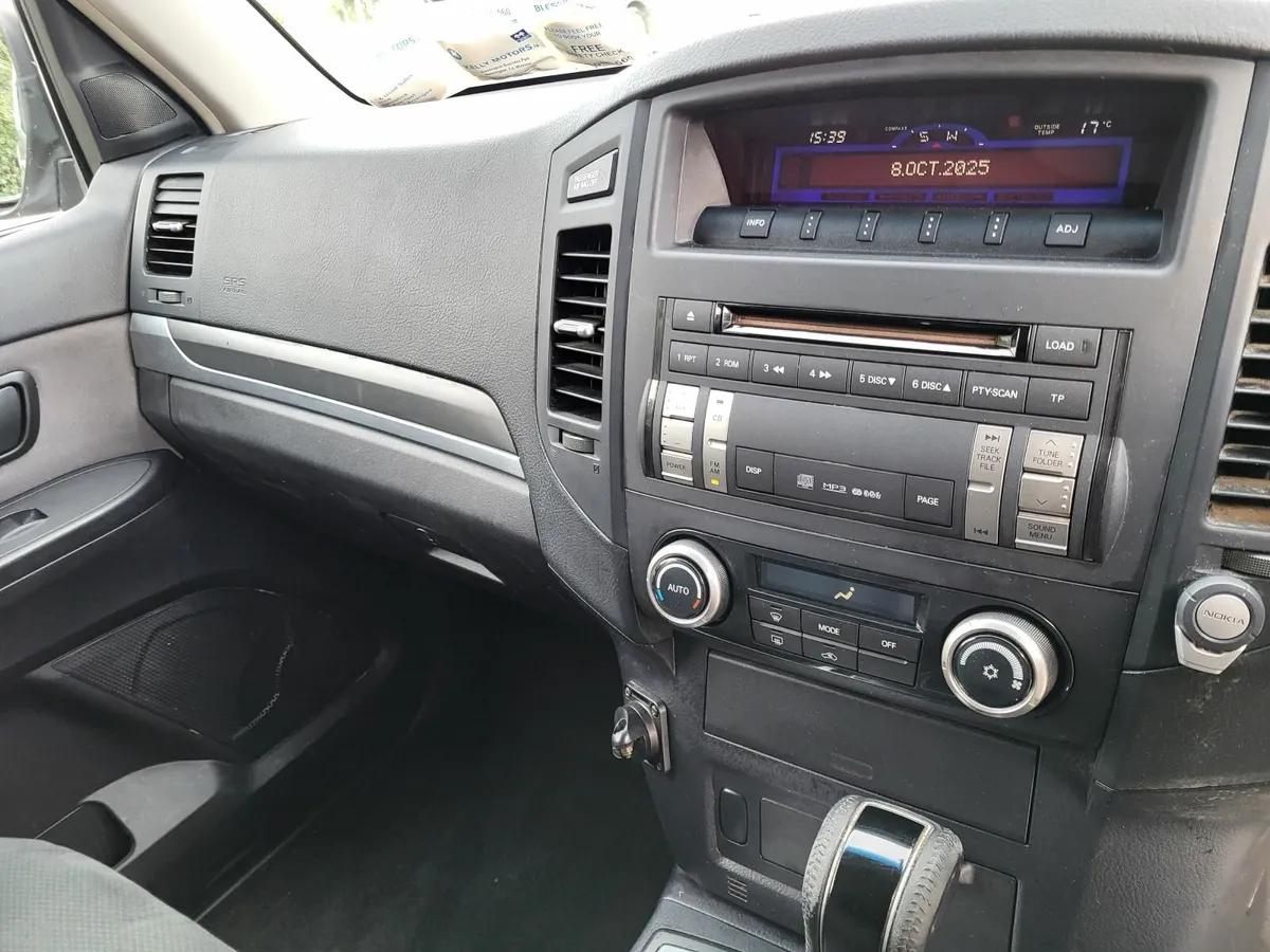 2011 Mitsubishi pajero 3.2 Lwb - Image 2