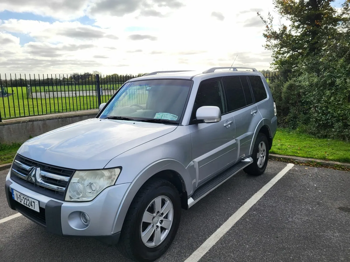 2011 Mitsubishi pajero 3.2 Lwb - Image 4