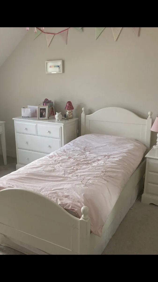 Single painted bed