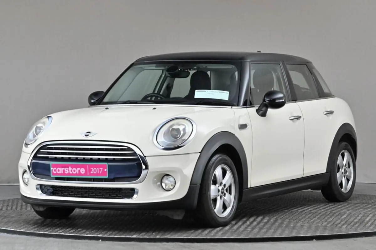 MINI Cooper 1.5 Cooper Auto 5DR  bi-tone Roof - Image 3