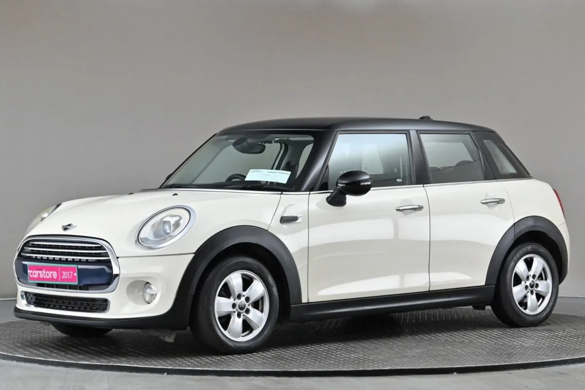 MINI Cooper 1.5 Cooper Auto 5DR  bi-tone Roof - Image 4
