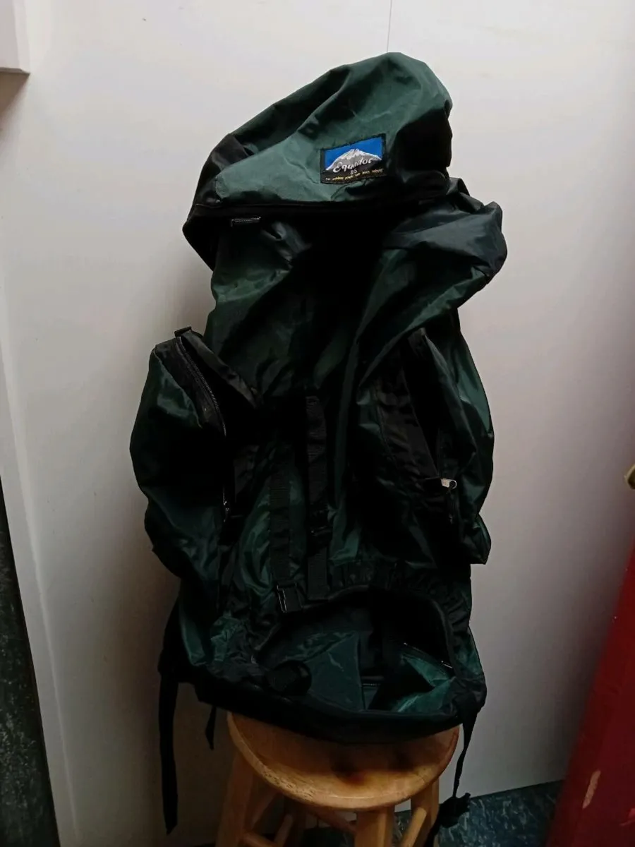 EQUADOR HIKING BACK PACK AS NEW - Image 2