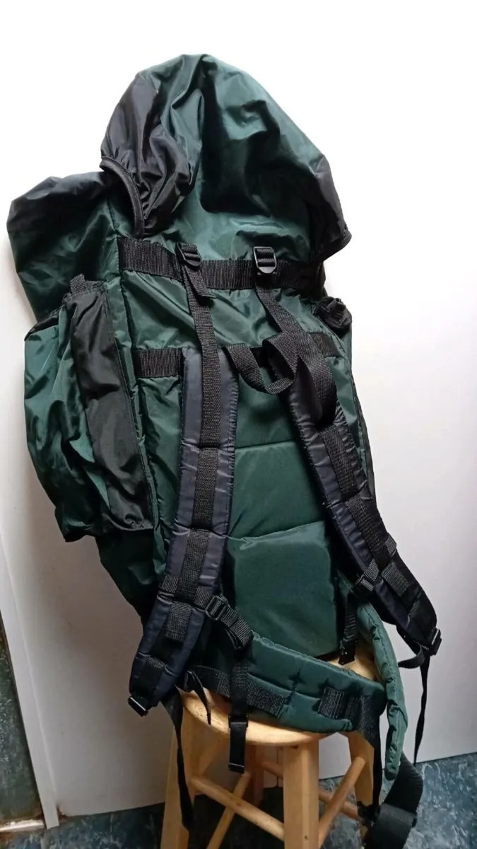 EQUADOR HIKING BACK PACK AS NEW - Image 3