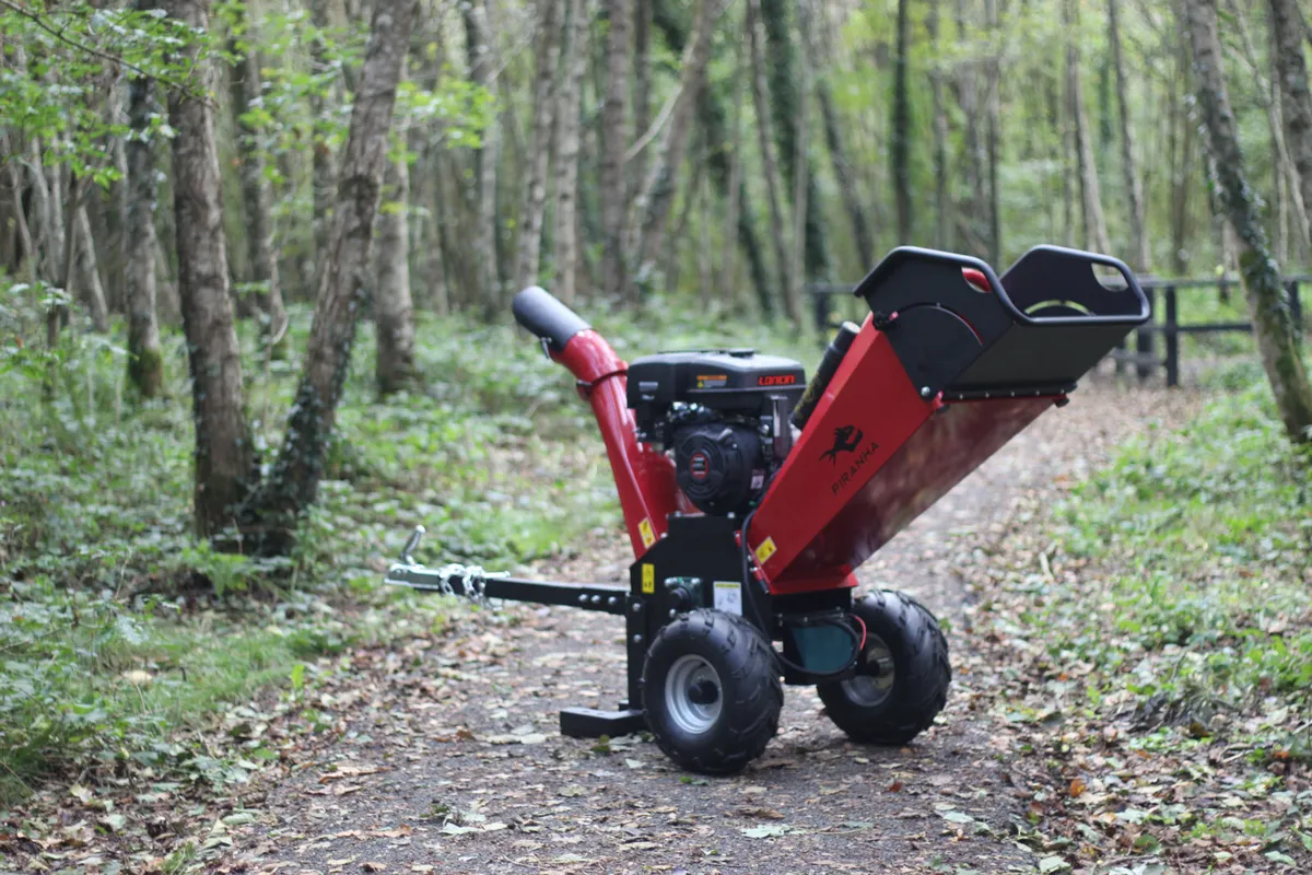 Piranha 15hp Woodchipper 120mm / 4.7" Capacity - Image 1