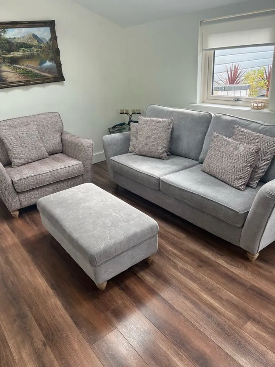 Settee suite - Image 1