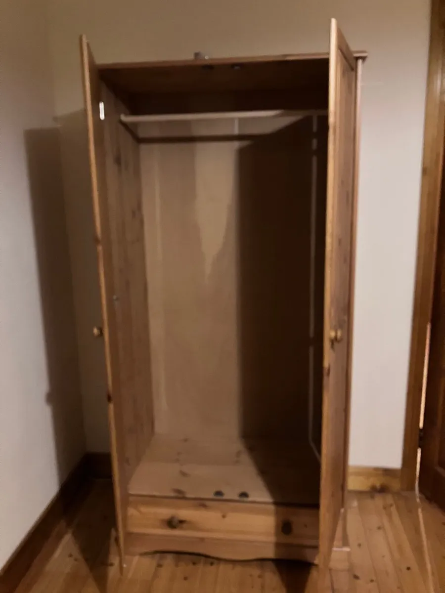 5 x Wardrobes & 4 x Chest of drawers - Image 2