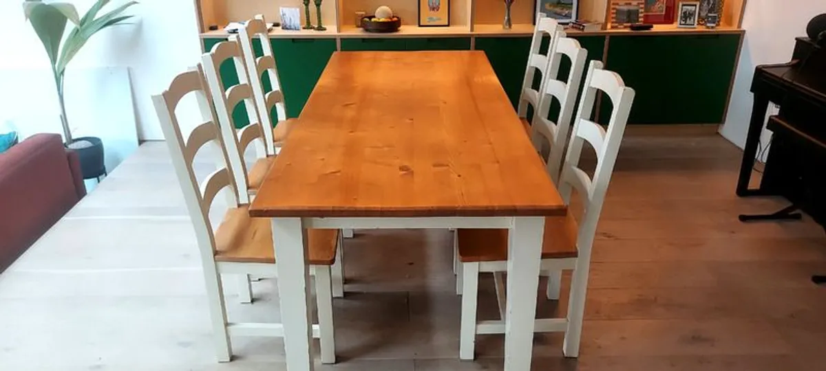 Solid Oak Dining Table & 6 chairs - Image 1