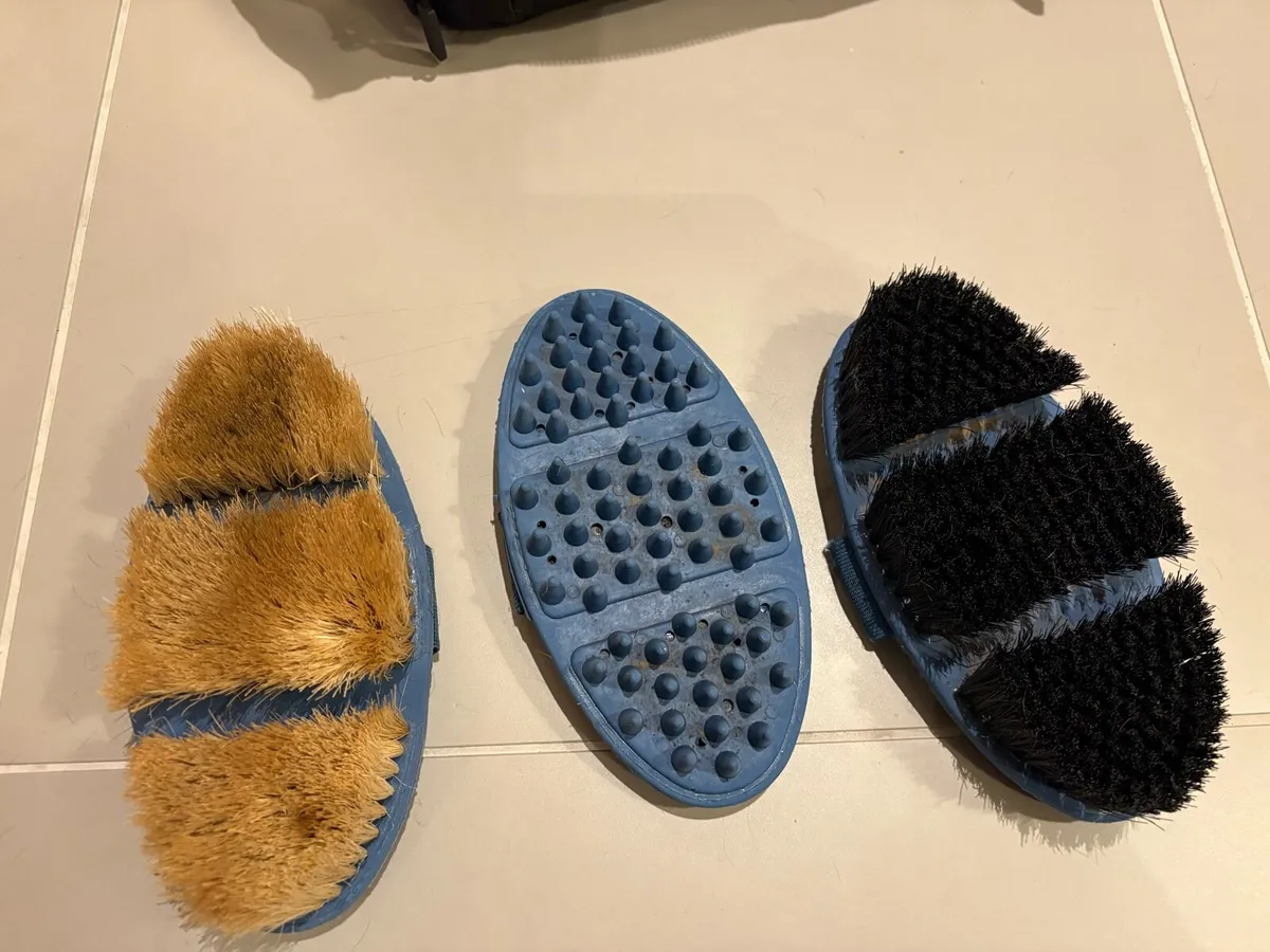 Grooming brushes - Image 2