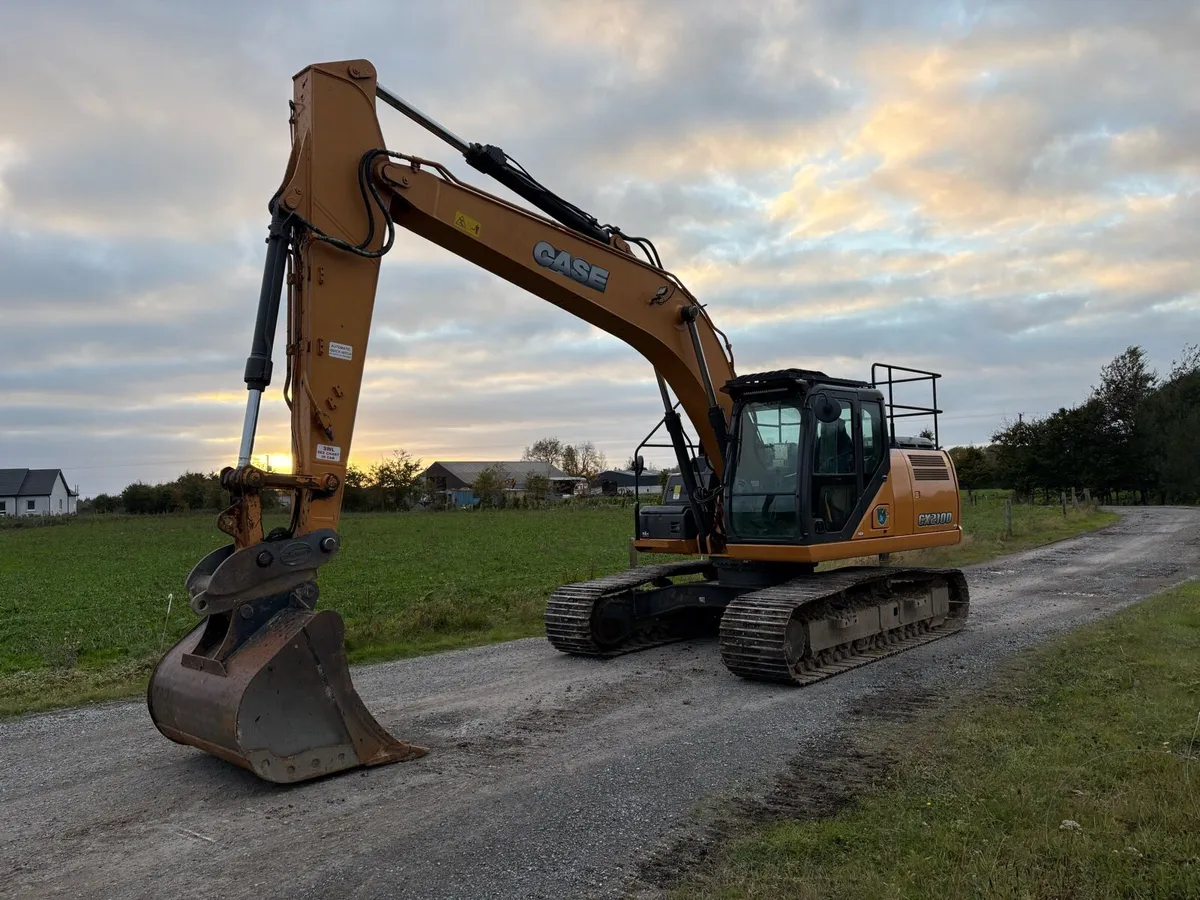 2017 case 210D - Image 1