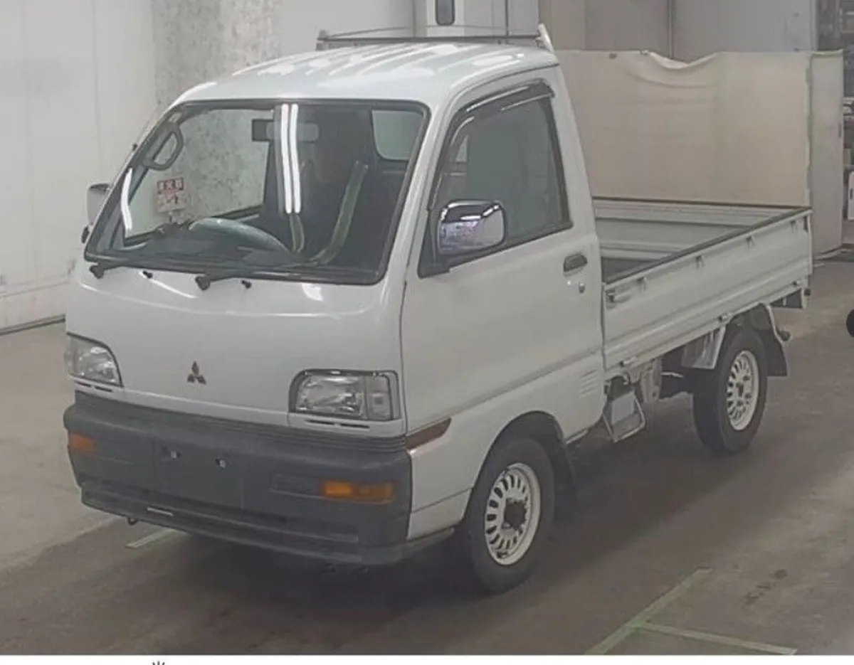 Mitsubishi minicab truck 4 wheel drive - Image 1