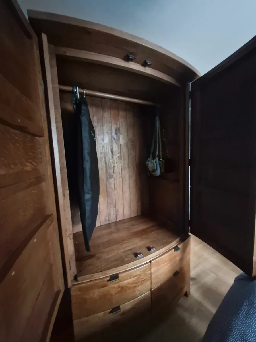 Wardrobe - Image 4