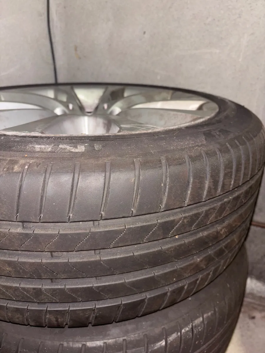17” Bmw Original Wheels with NEW tyres - Image 2