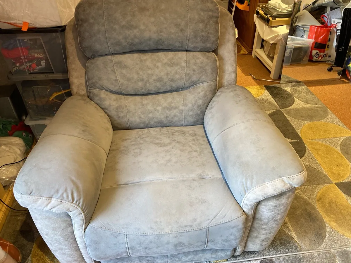 Reclining chair - Image 1