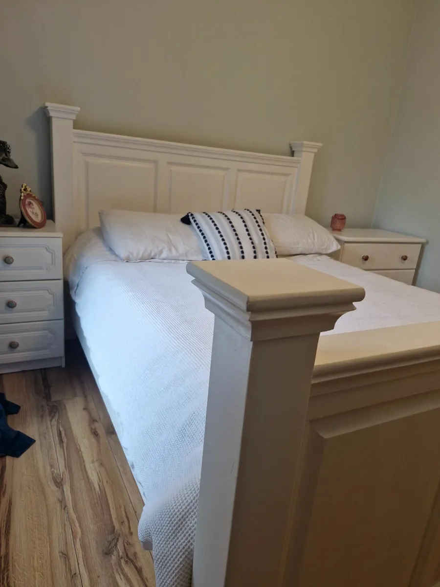 Solid wood bed frame - Image 2