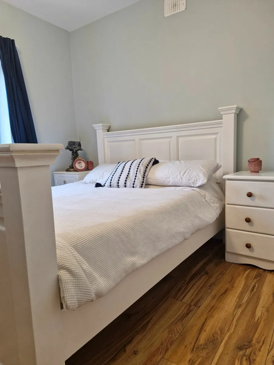 Solid wood bed frame - Image 1