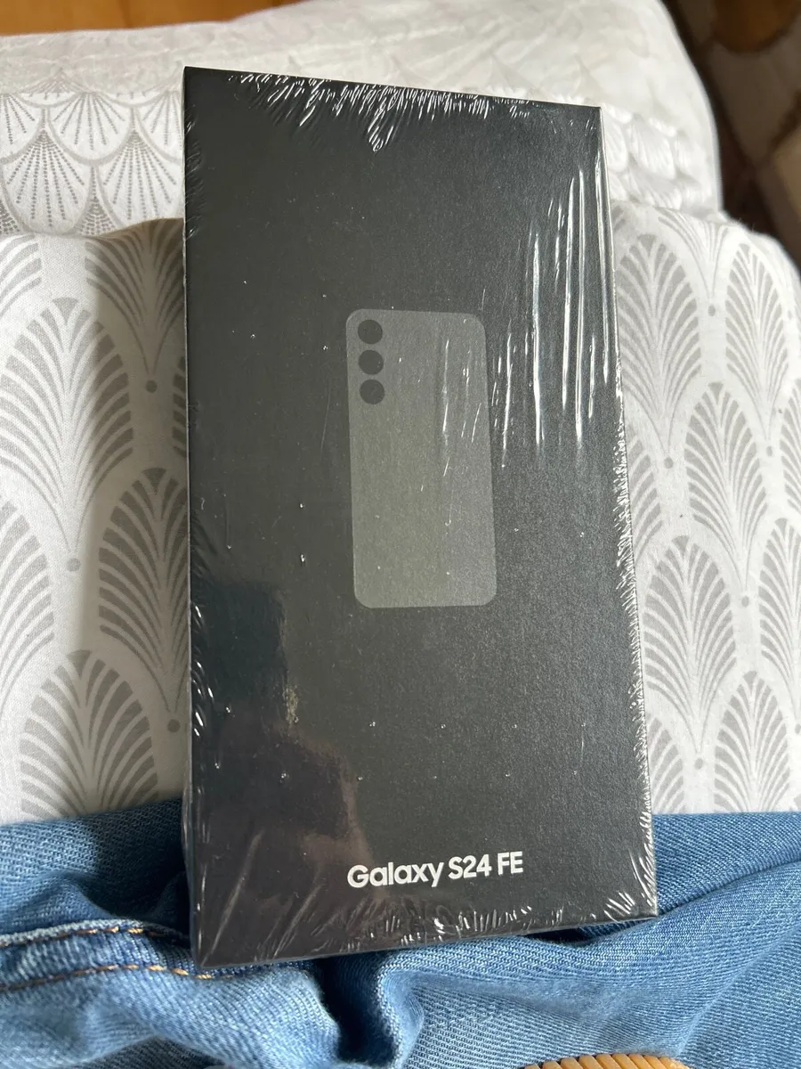 Brand new Samsung galaxy s24 fe graphite - Image 1