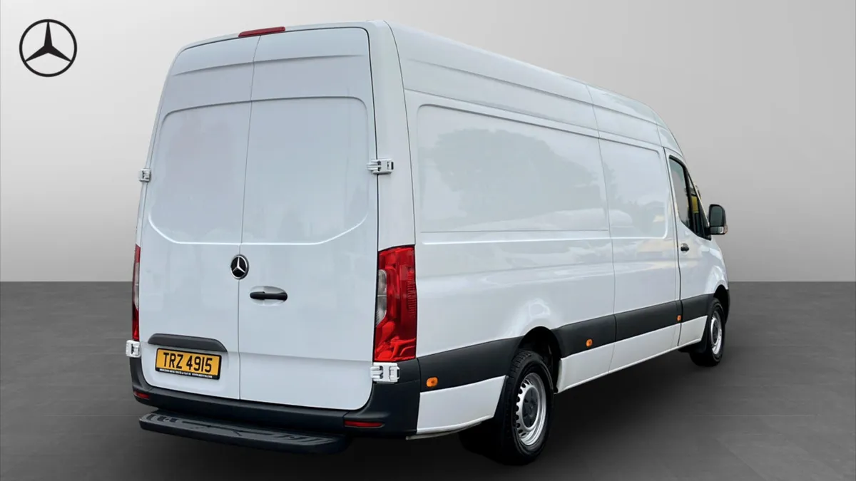 Mercedes-Benz Sprinter 315 Progressive RWD L3 H2 - Image 4