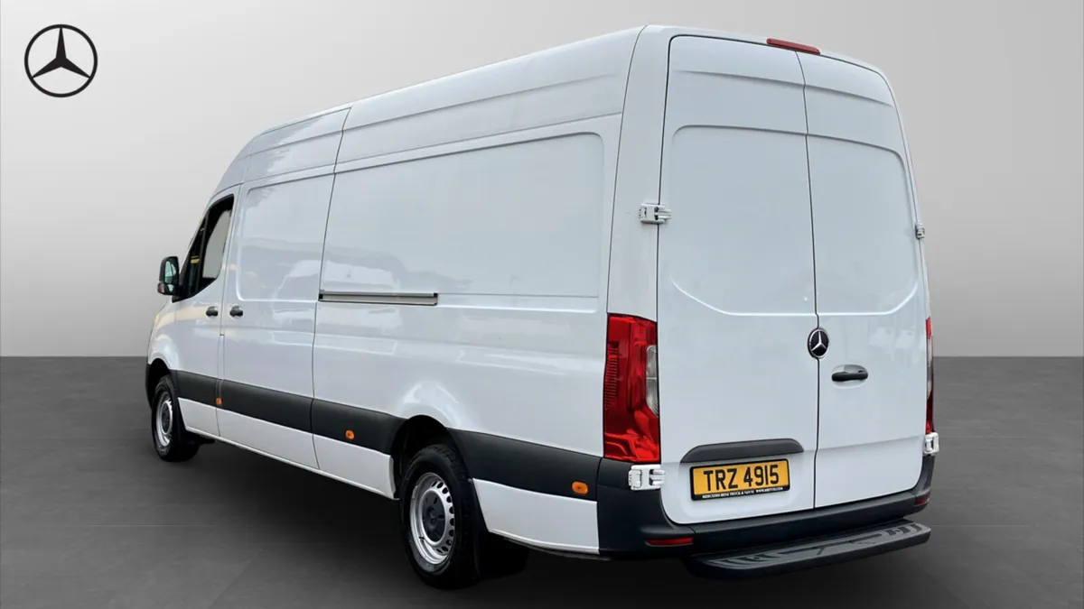 Mercedes-Benz Sprinter 315 Progressive RWD L3 H2 - Image 2