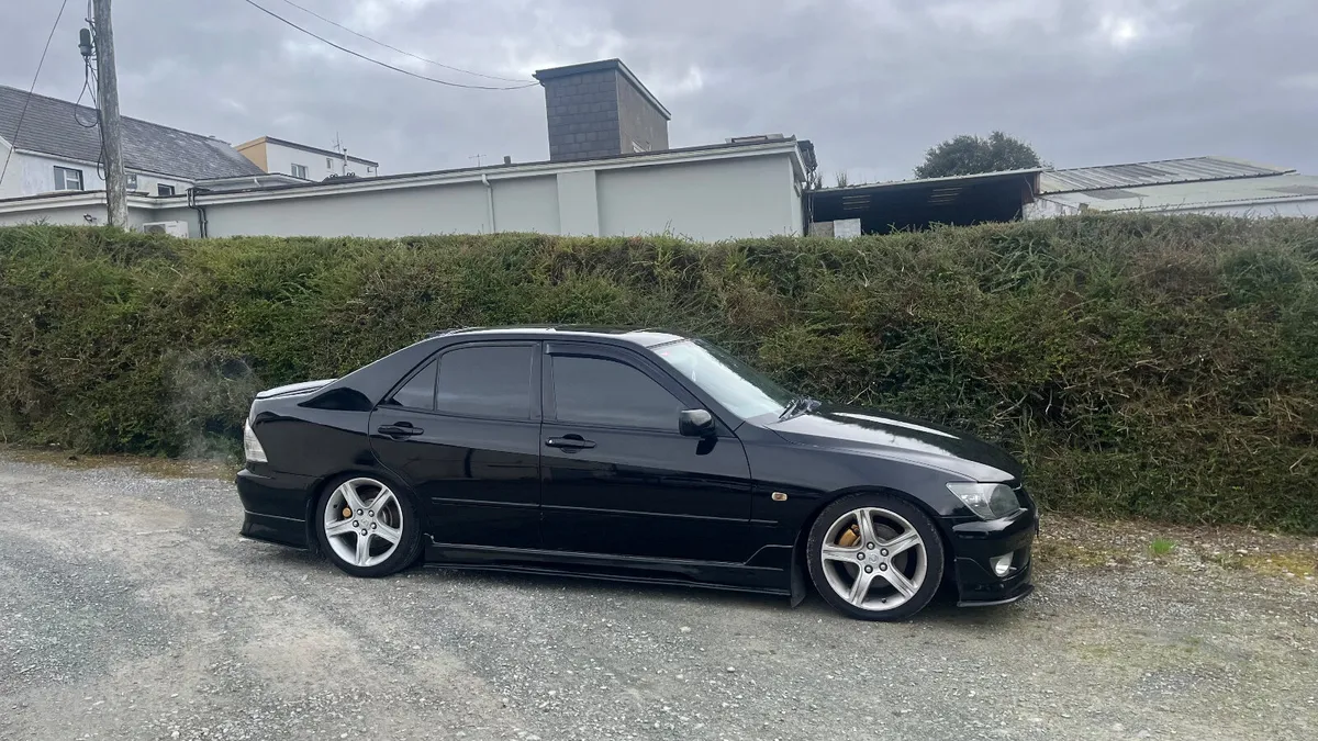 Lexus IS 2000 - Image 4
