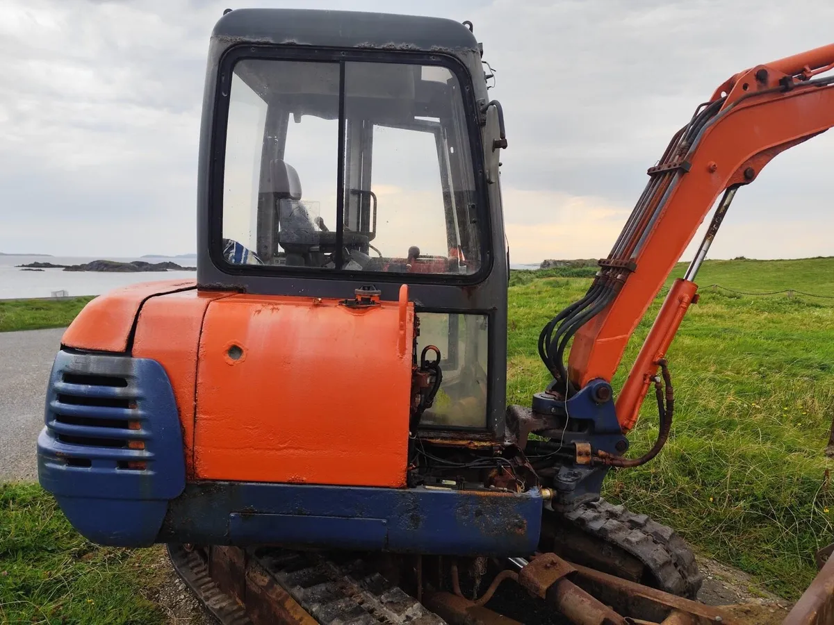 Kubota mini digger - Image 2