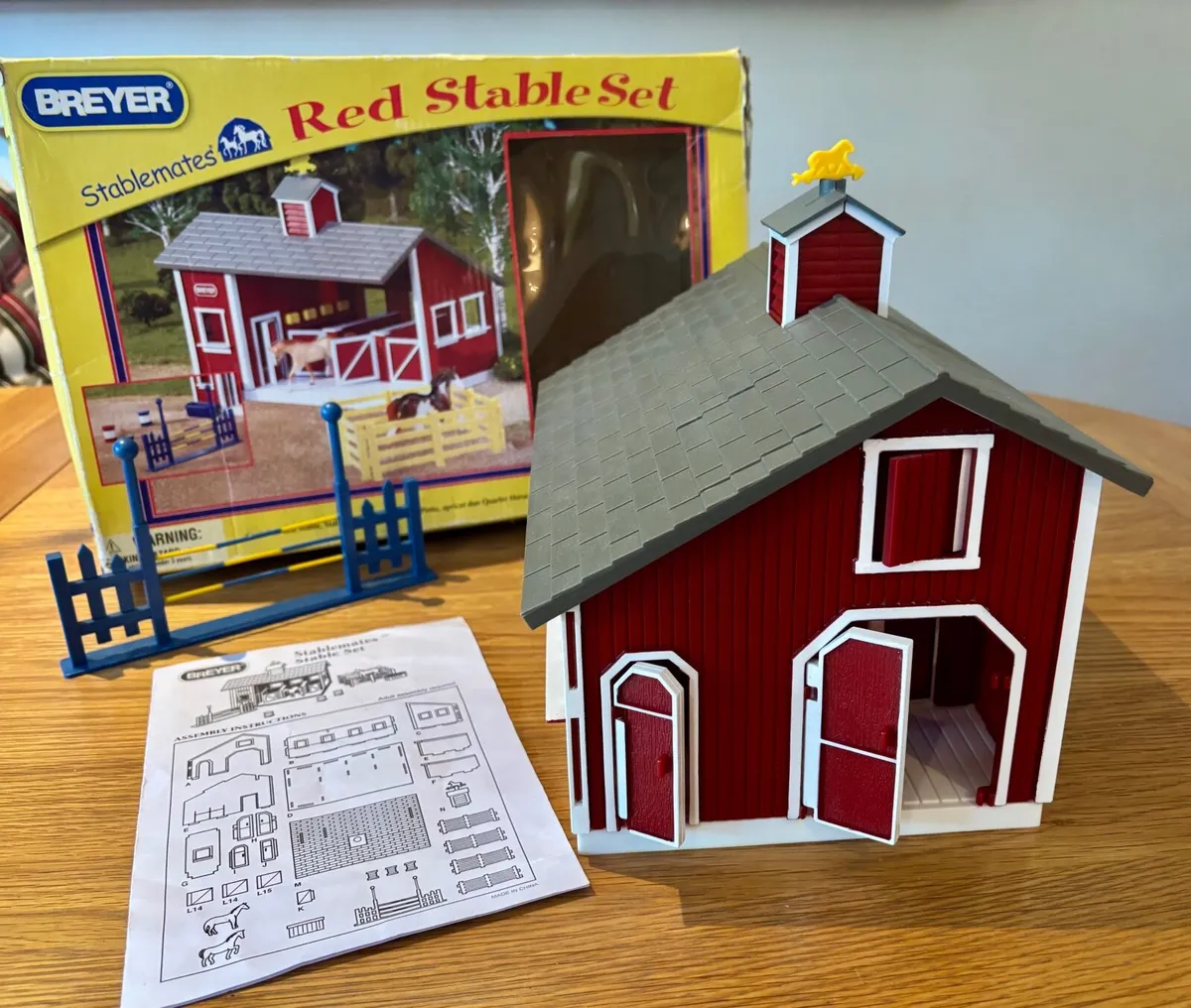 Breyer Red Stable Set - Image 2