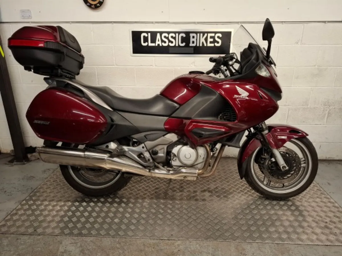 Honda Deauville 700 2010 - Image 1