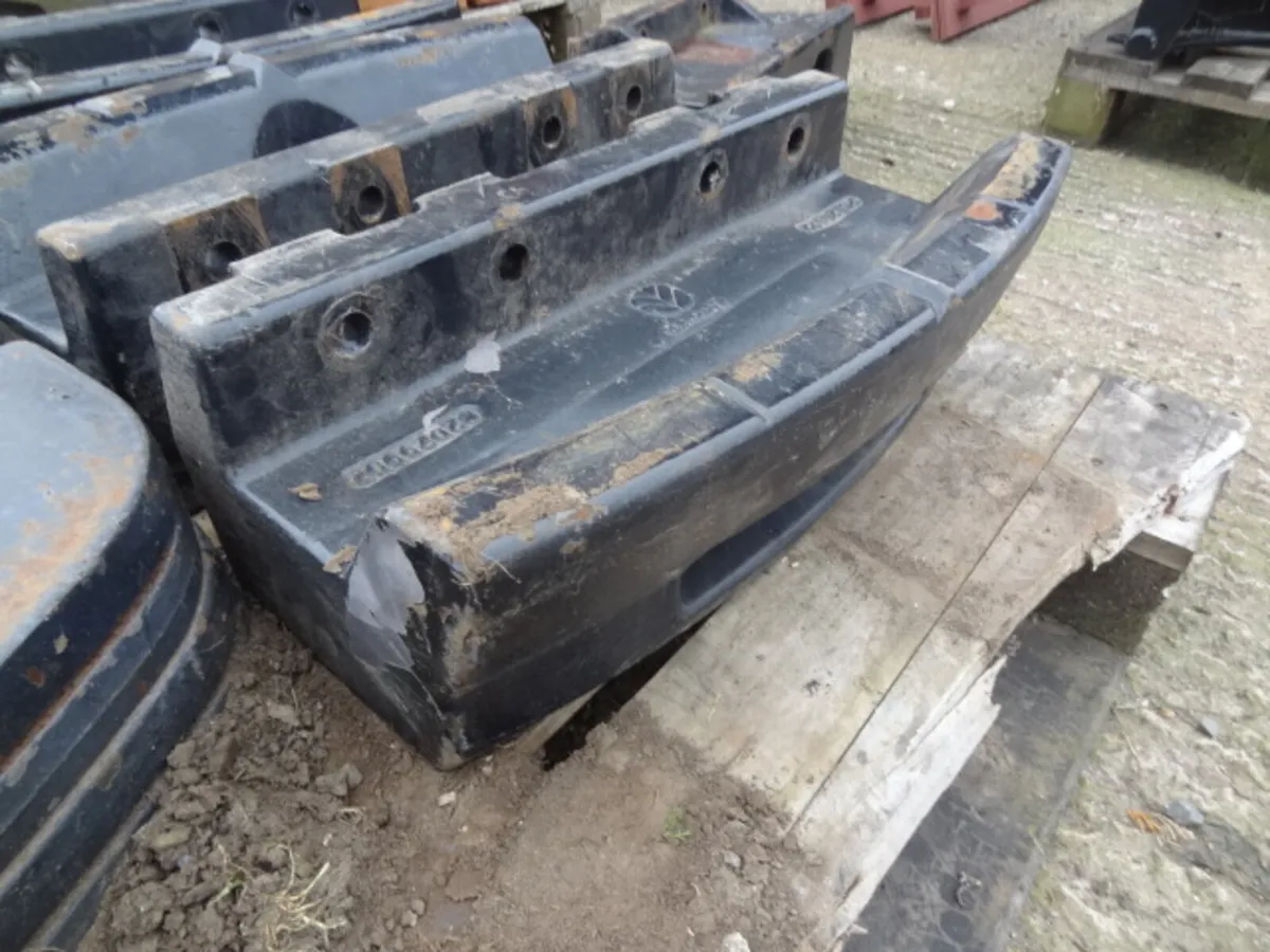 New Holland Fan Weight Block Carrier - Image 3