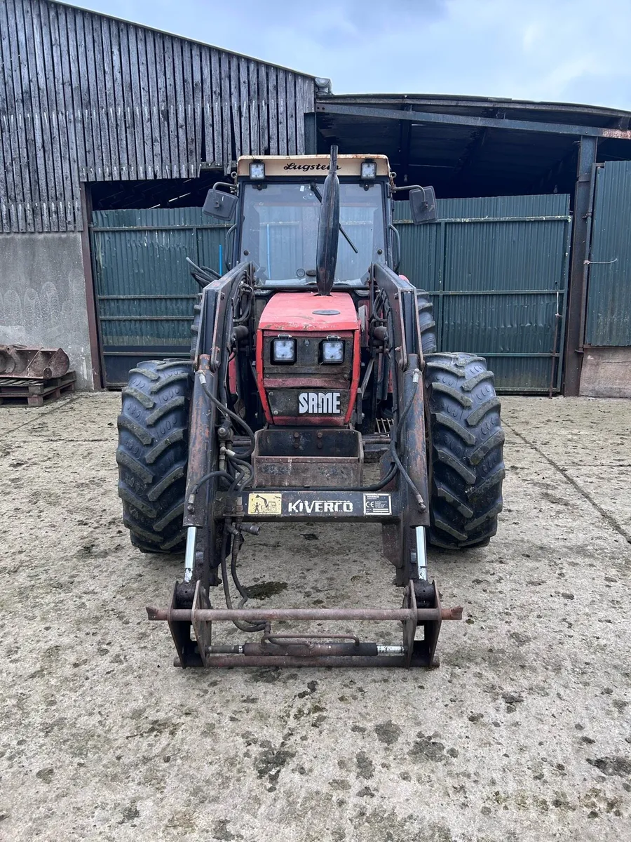 Tractor with loader - Image 2