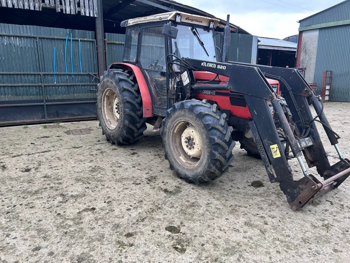 Tractor with loader - Image 3