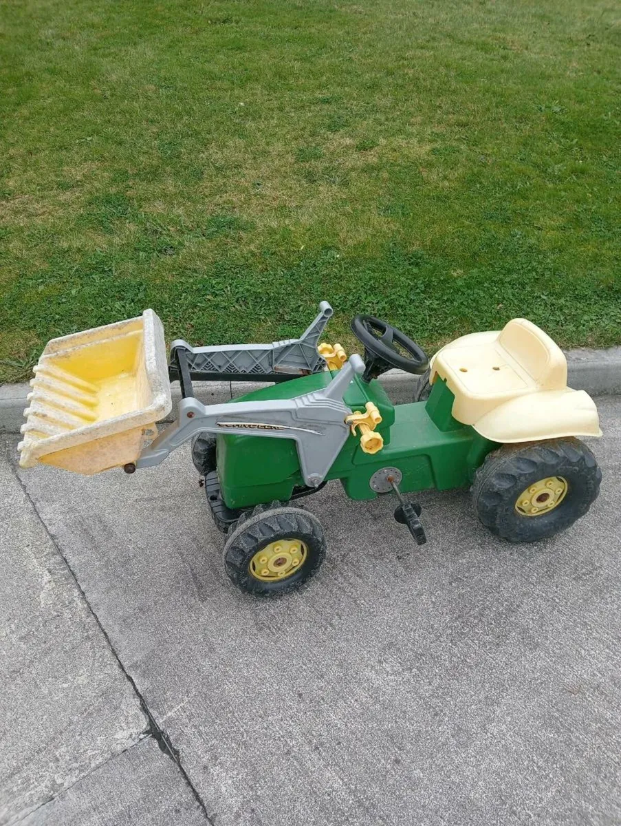 Pedal tractor