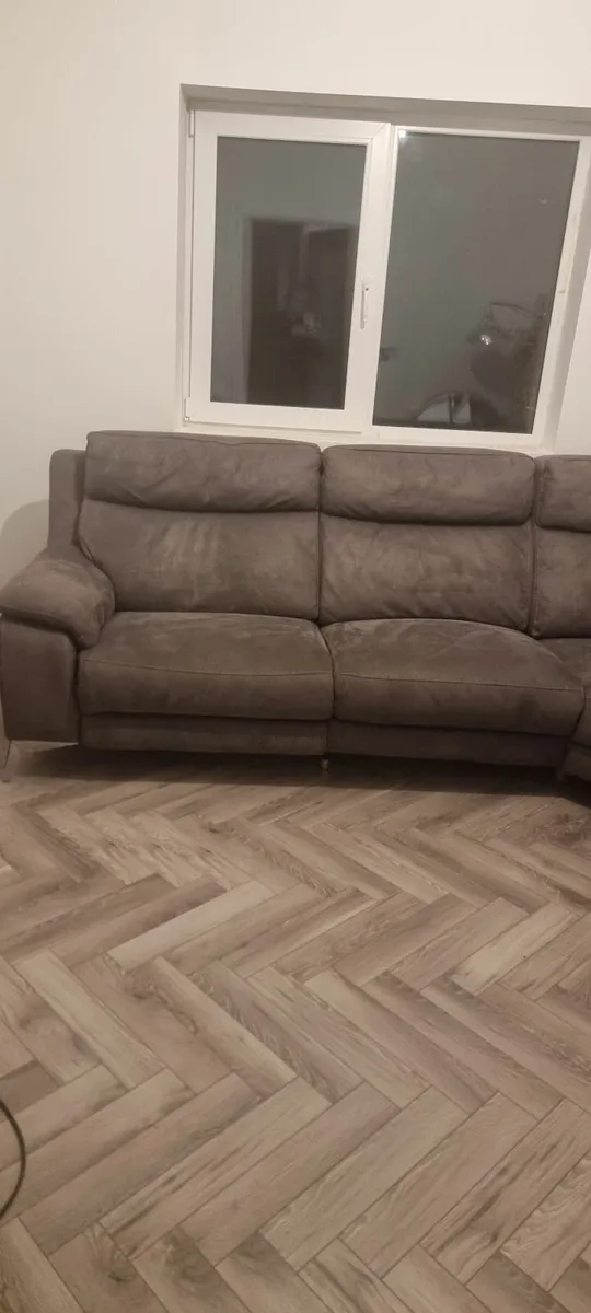 Electric recliner L corner sofa - Image 1